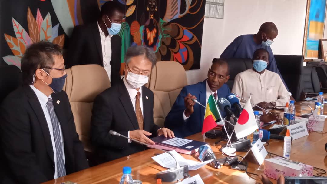 SIGNATURE DE L’ISSD ENTRE LE SENEGAL ET LE JAPON Abdoulaye Daouda Diallo obtient un différé de paiement de la dette pour faire face aux dépenses urgentes