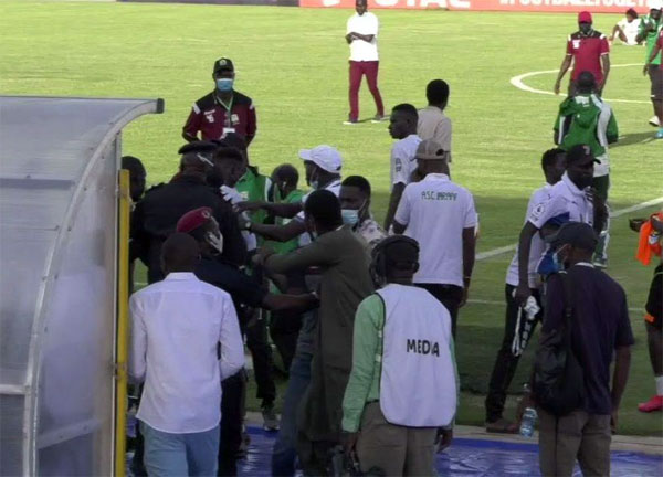 AGRESSIONS DES ARBITRES DU MATCH JARAAF-COTON SPORT DU 23 MAI: Youssou Dial, Mamadou Sylla et Albert Diène suspendus, le Jaraaf condamné à payer 26.800.000 Cfa