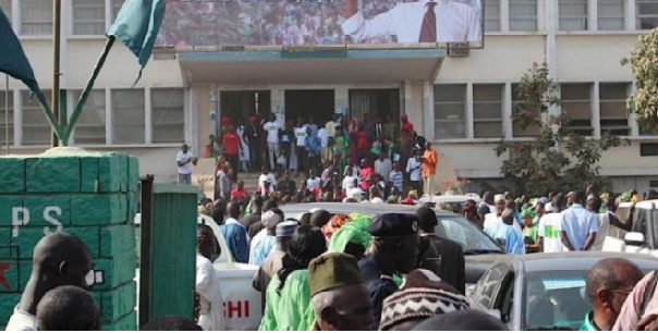 Enfin, le Ps organise une réunion du Sen