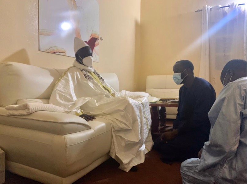 Thierno Bocoum reçu par Serigne Mountakha et Moussa Nawel à Touba