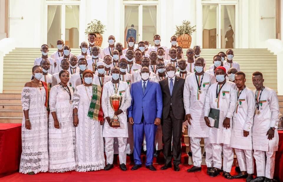 ÉLEVÉS AU GRADE DE CHEVALIER DANS L’ORDRE NATIONAL DU LION PAR LE PRESIDENT MACKY SALL: Les Lions malentendants ont reçu chacun 5 millions
