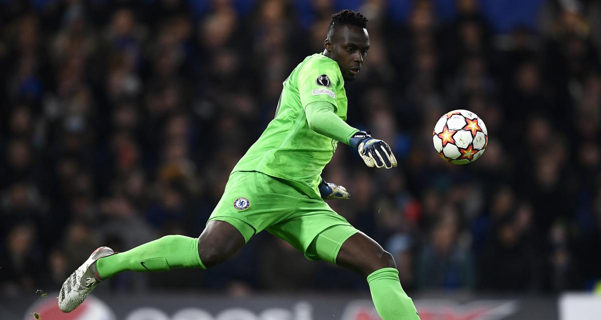 PRESENTE SUR L’AFFICHE THE BEST FIFA AVEC UN MAILLOT D’ENTRAINEMENT: Édouard Mendy pousse un coup de gueule