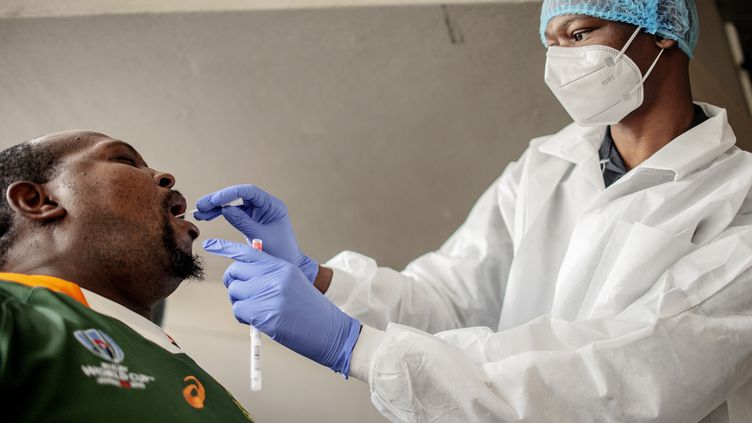 COVID-19 EN AFRIQUE DU SUD: Un nouveau variant dénommé «Omicron», résistant aux vaccins, sème la terreur
