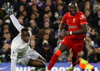 LEAGUE CUP:  Sadio Mané arrache le trophée de la finale à Edouard Mendy