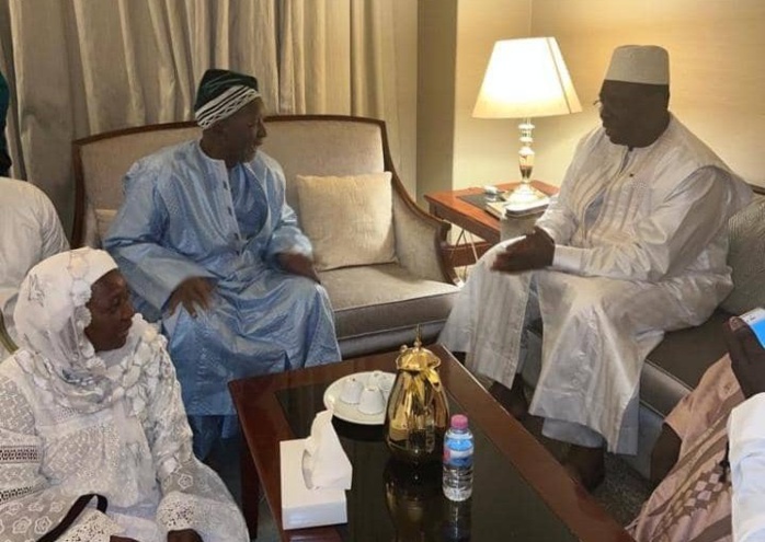 Médinatoul Mounawara : le Khalife Cheikh Mahi Niass reçoit la visite du président Macky Sall.