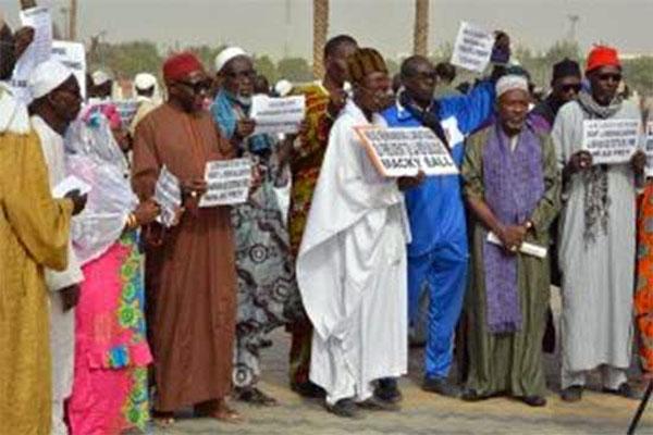 Les retraités bandent les muscles et annoncent un sit-in mardi