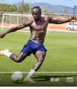 TORSE NU À L'ENTRAÎNEMENT :Sadio Mané exhibe sa forme physique impressionnante et enflamme la toile