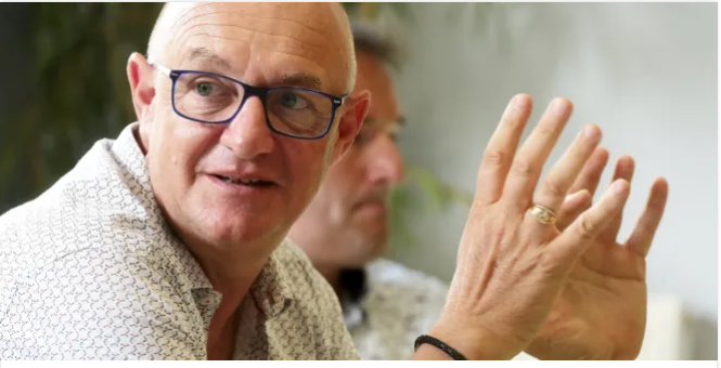 LES PHOTOS OBSCÈNES DE L'EX ENTRAINEUR DE GÉNÉRATION FOOT SE RETROUVENT ENTRE LES MAINS D'UN COMMERÇANT:  Mor Talla Seck faisait chanter Olivier Simon Perrin qui lui aurait aussi révélé qu'il était bisexuel