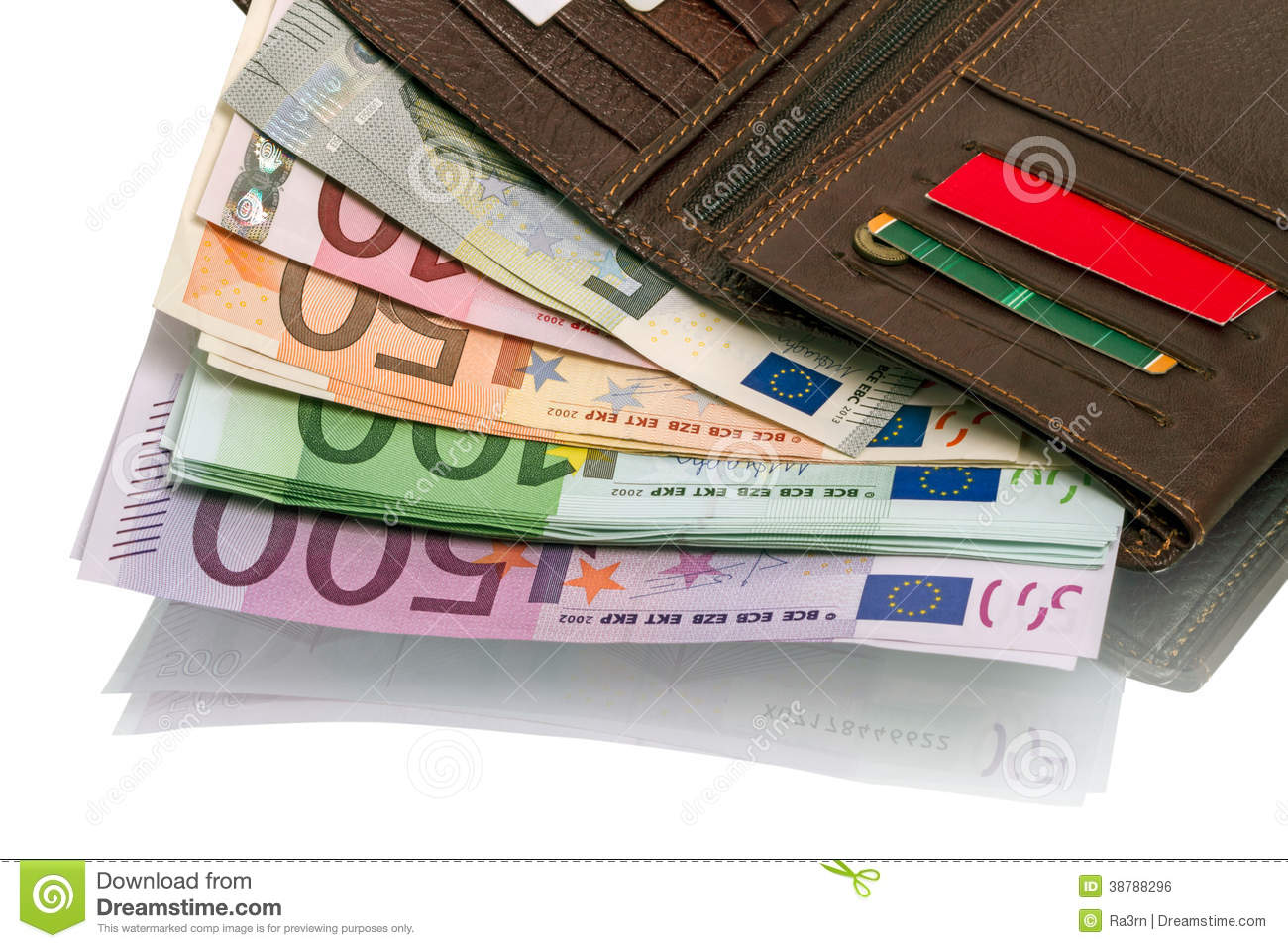 BEAU GESTE D’UN COMPATRIOTE EN ITALIE :Un Sénégalais trouve un portefeuille avec plus de 2000 euros, une carte de crédit, un Poste Pay et le rapporte à la police