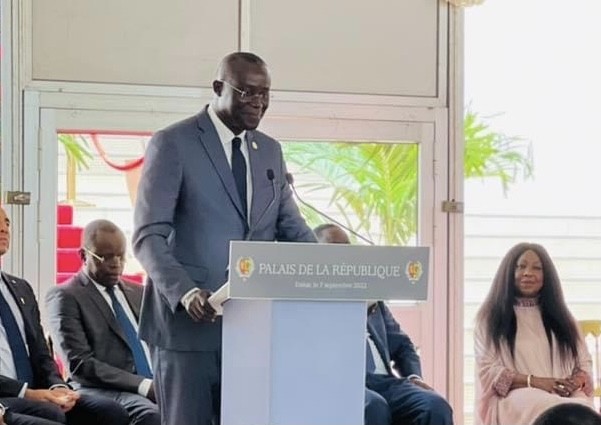L'ÉNORME ENGAGEMENT D’AUGUSTIN SENGHOR DEVANT MACKY SALL «Nous prenons ici l’engagement de faire tout notre possible pour que ce trophée revienne au Sénégal»