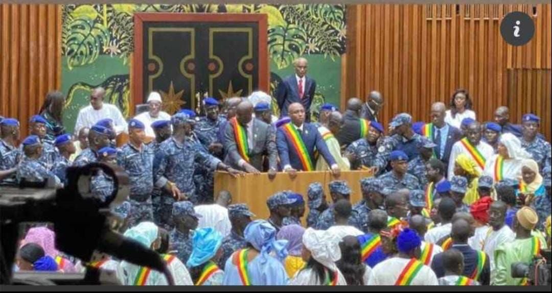 INCIDENT A L’ASSEMBLEE NATIONALE:  Les députés de Yewwi assument et déclarent la «guerre» à Benno