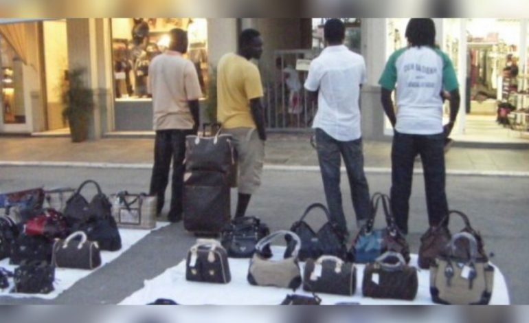 CONTREFAÇON ET CONTREBANDE EN ITALIE :Deux Sénégalais arrêtés, plusieurs articles saisis