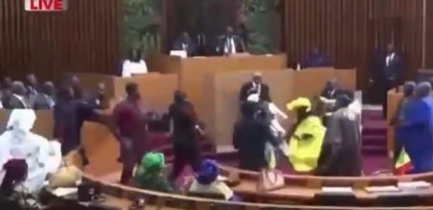 EXAMEN DU BUDGET DU MINISTERE DE LA JUSTICE: Massata Samb gifle Amy Ndiaye, Mamadou Niang lui donne un violent coup de pied au ventre alors qu’elle est enceinte