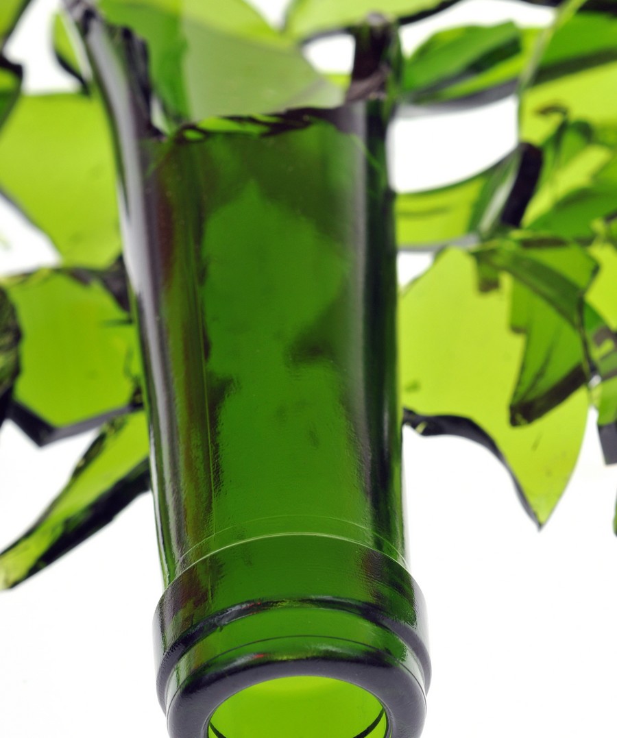 AYANT SURPRIS SON ÉPOUSE DANS LEUR CHAMBRE CONJUGALE AVEC SON AMI JUSTE APRÈS SA SORTIE DE PRISON: Mouhamed Ba qui croyait que Marième Sankaré le trompait lui assène des coups de tesson de bouteille