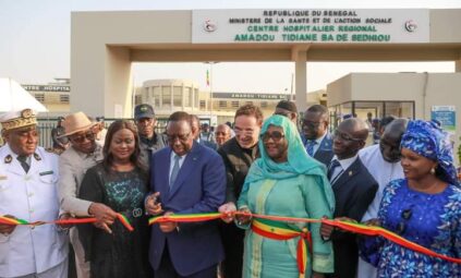 INAUGURATION DE L’HOPITAL REGIONAL AMADOU TIDIANE BA DE SEDHIOU :Macky Sall honore son ancien professeur à travers une infrastructure sanitaire d’un coût de 20 milliards