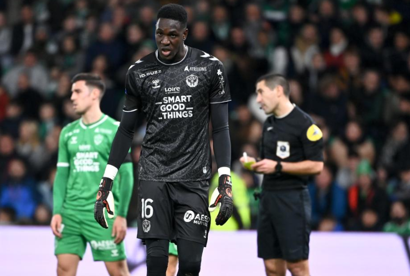 SAINT ÉTIENNE : VICTIME D'UNE BLESSURE ET OPÉRÉ  Fin de saison pour le gardien Boubacar Fall des U23
