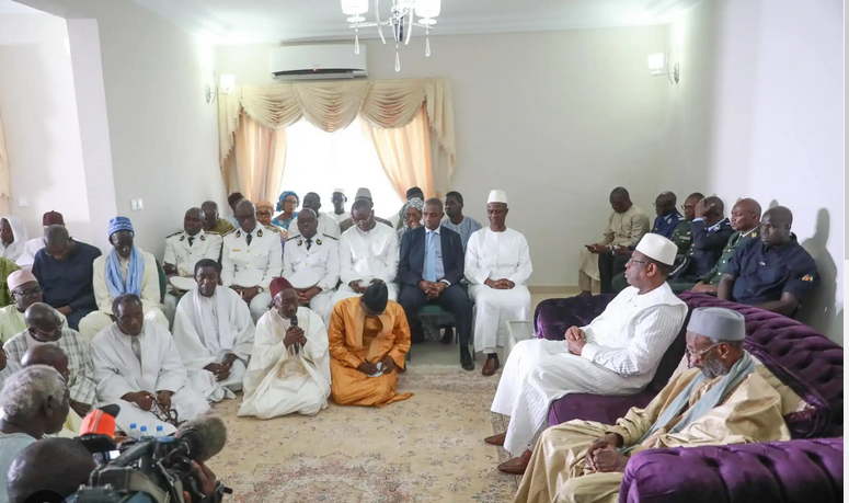 PRESENTATION DE CONDOLEANCES A NDIASSANE :Macky Sall magnifie la belle cohabitation en société et invite à perpétuer cette tradition