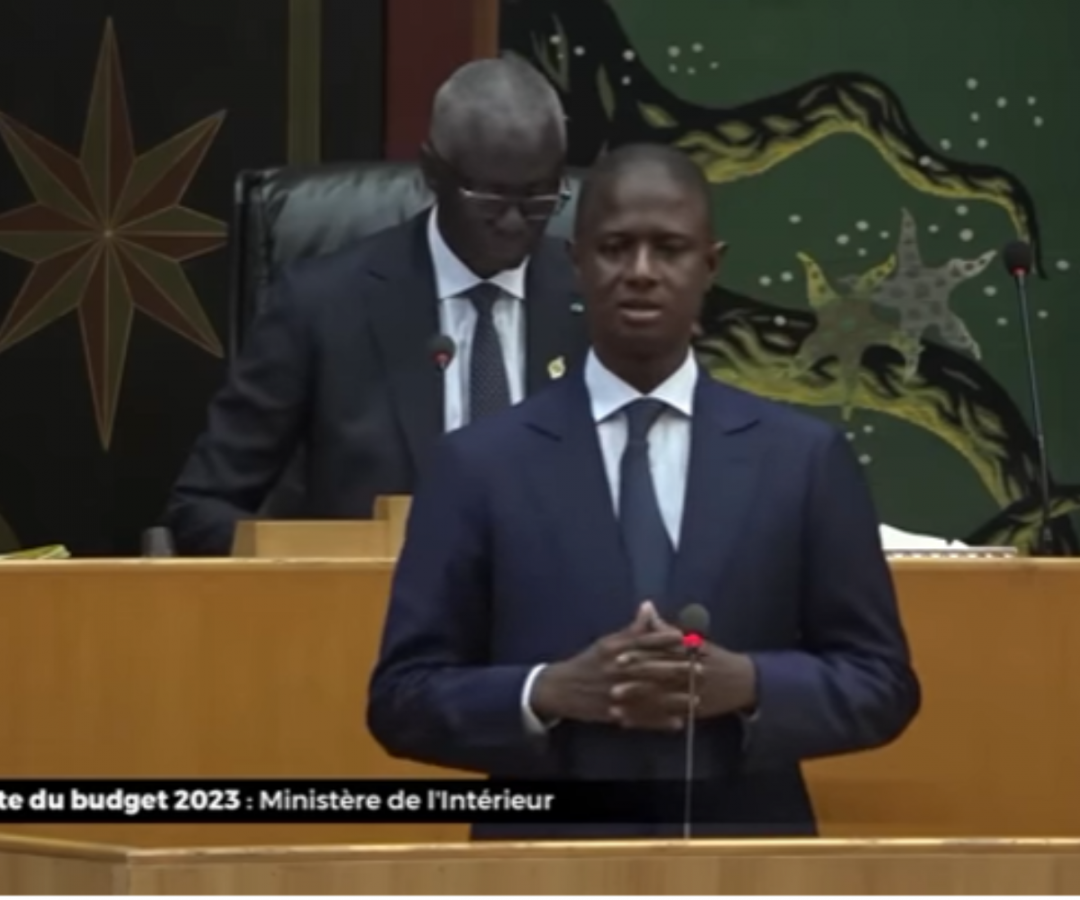 QUESTIONS ORALES: Antoine Diome dénonce le message de haine et de division et prévient que la sécurité sera assurée partout sur le territoire national