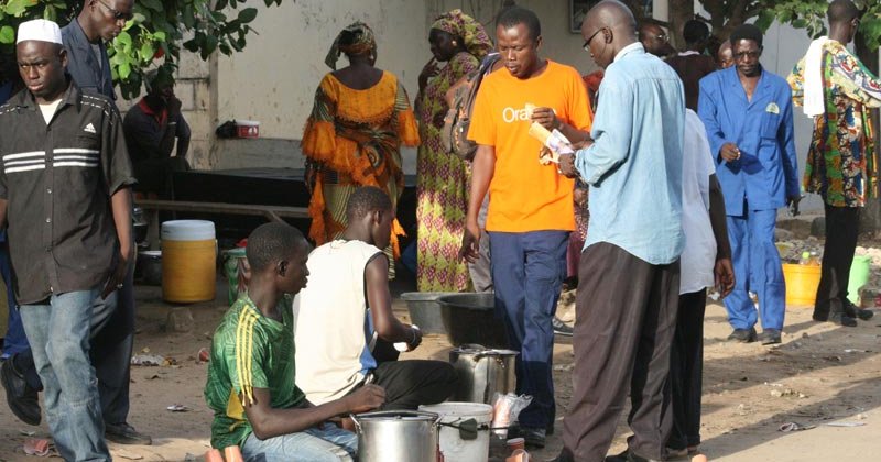 Choqués et inquiets, les Sénégalais reprennent timidement leurs activités