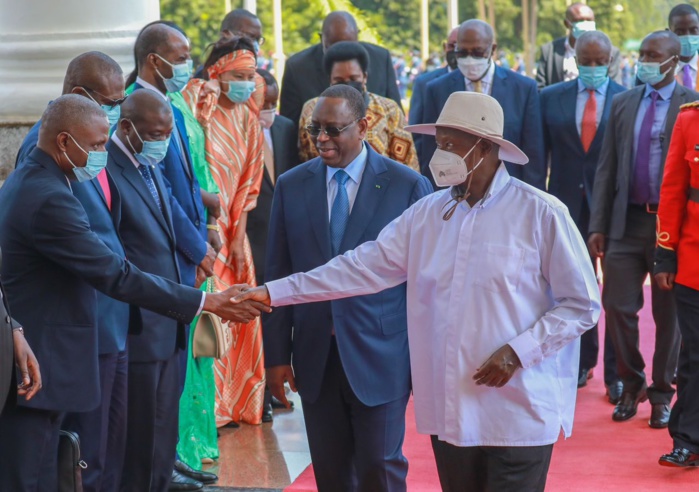 EN VISITE OFFICIELLE EN OUGANDA : Macky Sall dénonce les forces extérieures qui attisent les conflits en Afrique et invite à une collaboration des services de renseignement