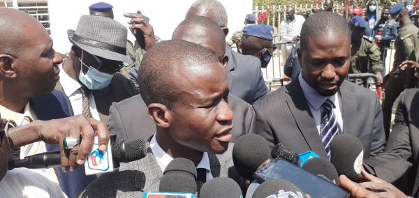 INCULPATION DU LEADER DE PASTEF : Ousmane Sonko envoyé en prison après quatre heures passées par ses avocats à tenter d’obtenir la liberté provisoire