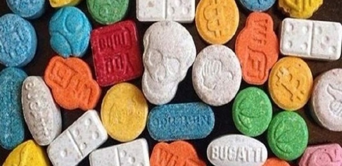 PARCELLES ASSAINIES : 8 jeunes interpellés dans une chambre à 4h du matin avec 33 comprimés de volet et une machette