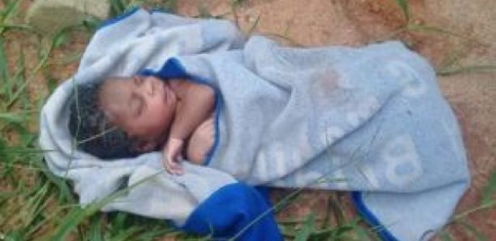 BEBE ABANDONNE PUIS RETROUVE VIVANT A JAXAAY : La fille en classe de Terminale voulait éviter d’être la risée de sa famille