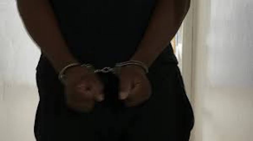 SCANDALE SEXUEL À PIKINE : Un célèbre communicateur traditionnel arrêté pour viol présumé sur un garçon de 13 ans