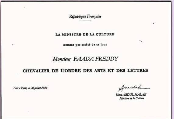 Faada Freddy élevé au rang de Chevalier de l’ordre des arts et des lettres en France
