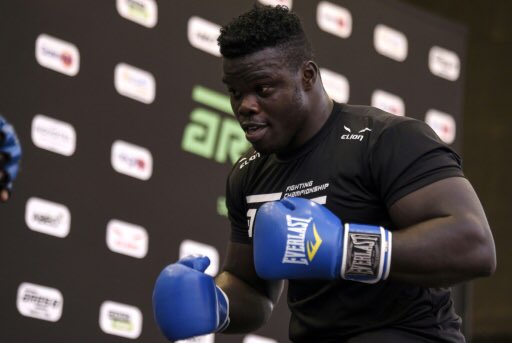 Reug-Reug fait ses débuts dans la boxe