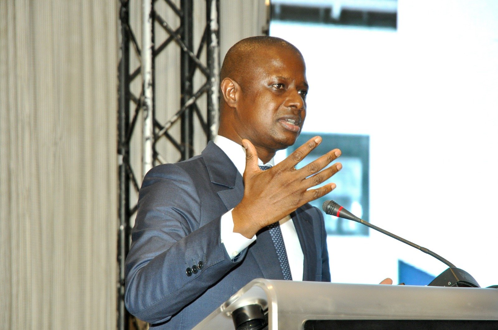 450 MILLIARDS DE CONTACTS SIGNÉS PAR LES ENTREPRISES LOCALES DANS L'HYDROCARBURE : Antoine Diome note des progrès significatifs et parle de l'audit à la Senelec