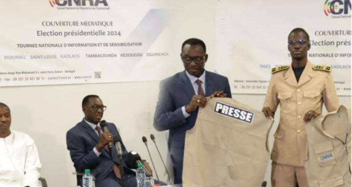 Couverture médiatique de l’élection présidentielle 2024: Le CNRA offre 1000 gilets de presse aux reporters