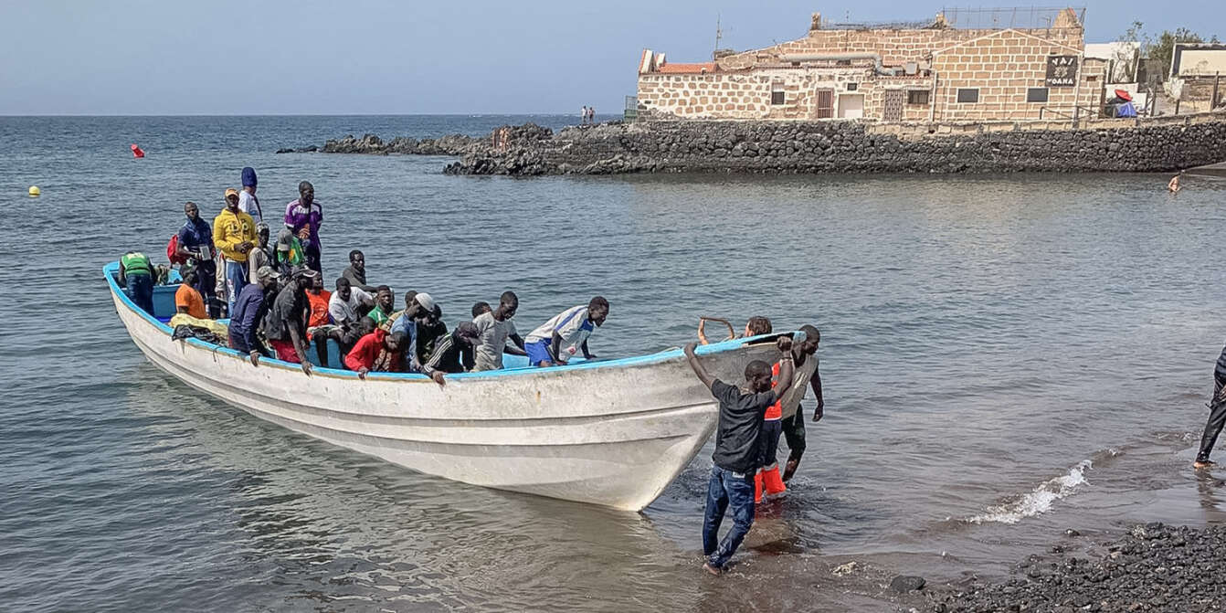 EMIGRATION CLANDESTINE : Horrifié par les morts d’enfants dans le désert et en mer, Macky Sall annonce un plan spécial pour la jeunesse
