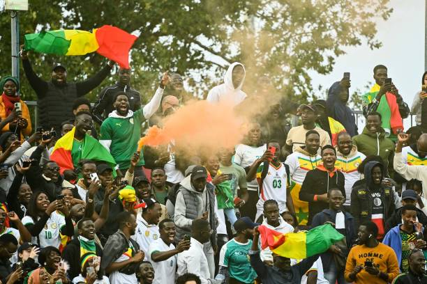 Les barrières de sécurité trop faibles pour contenir les supporters