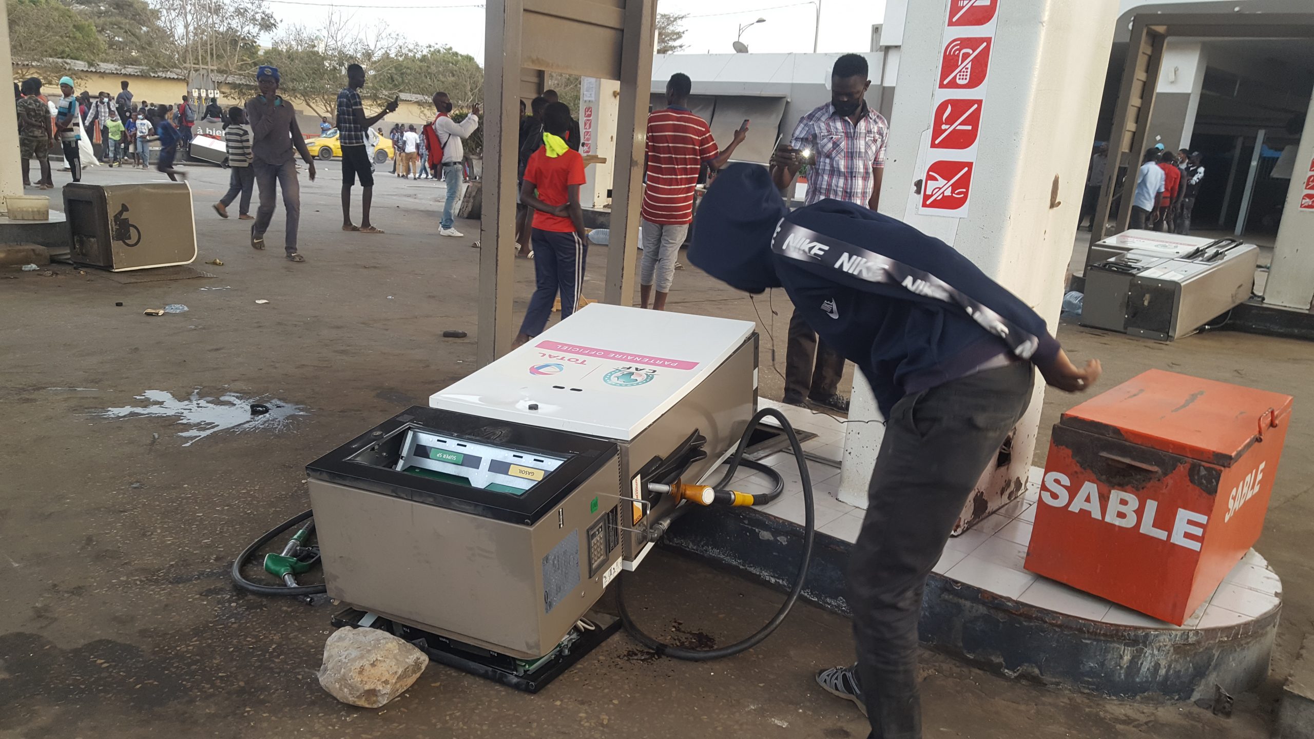 APRES LE BILAN ALARMANT DES SACCAGES DES STATIONS-SERVICE : Les distributeurs des produits pétroliers interpellent la conscience collective