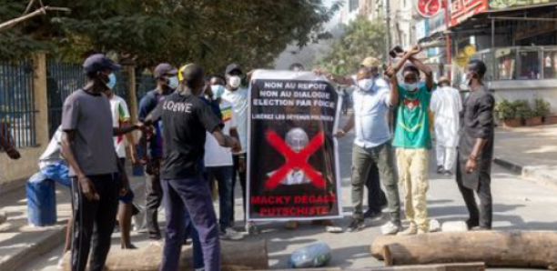 La marche contre le report de la présidentielle est repoussée