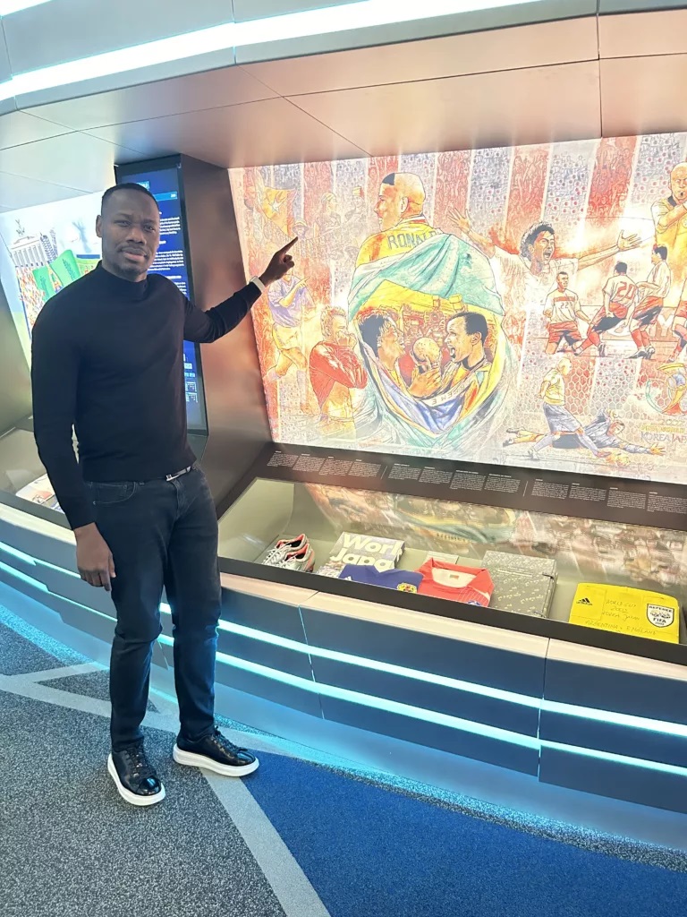 VISITE AU MUSÉE DE LA FIFA À ZURICH : Pape Thiaw, sélectionneur du Sénégal A', se souvient de la Coupe du monde 2002 au Musée de la Fifa