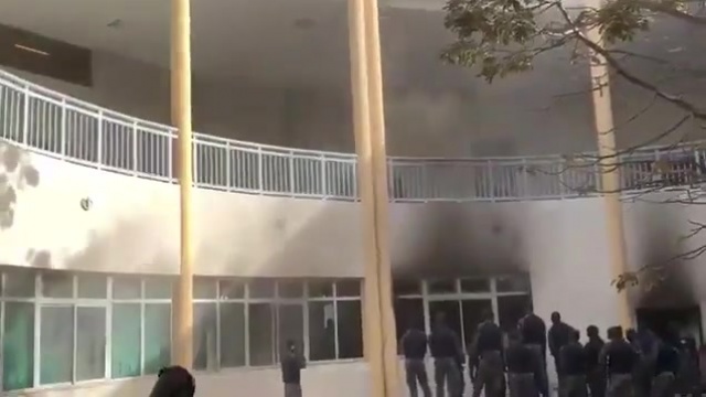 La salle polyvalente du Tribunal de Dakar prend feu