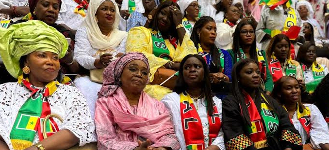 Macky promeut ses amazones du Mouvement « Macky dans les veines »