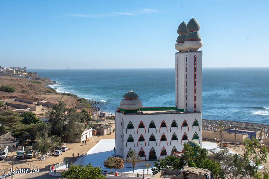 Les nouveaux voisins de la Mosquée de la Divinité à Ouakam