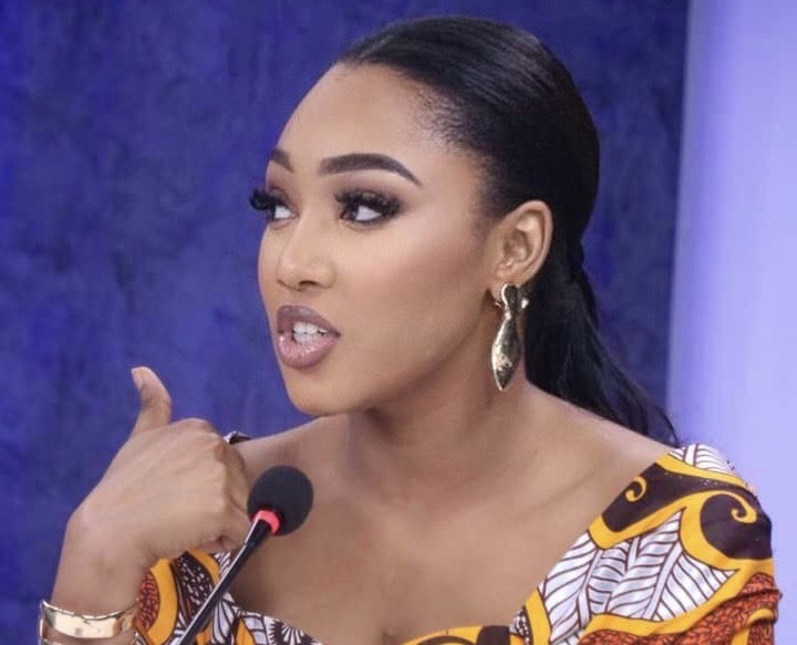 Nouveau visage de ITV : Voici Awa Massina la belle et intelligente présentatrice qui illumine la télé d’ici et d’ailleurs