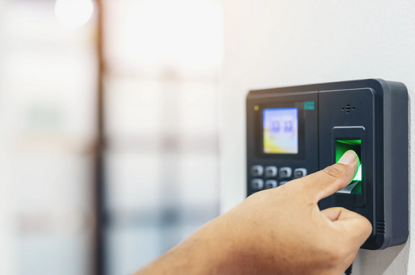 DEMARRAGE DU SYSTEME DE POINTAGE DU PERSONNEL : Albert Royer en phase test après un long processus qui a démarré depuis près d’un an