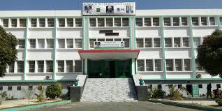 Problème sur le choix de la personne qui devait s’adresser aux médias