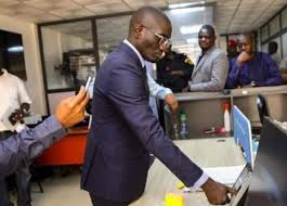 Nouveau système de pointage biométrique inauguré par le Ministre Olivier Boucal : Découvrez son fonctionnement en vidéo