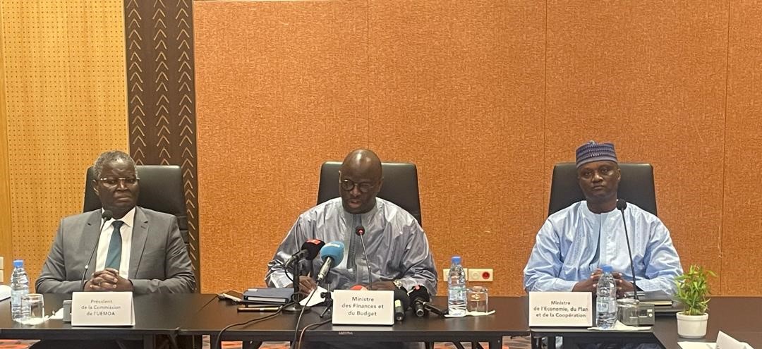 REVUE ANNUELLE 2023 DES REFORMES POLITIQUES, PROGRAMMES ET PROJETS COMMUNAUTAIRES DE L’UEMOA : Le Sénégal consolide sa bonne performance avec un taux satisfaisant de mise en œuvre des réformes de 77,5%