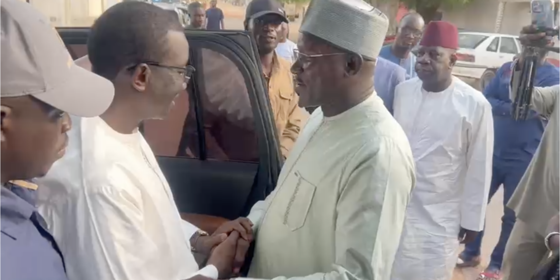 Amadou Ba chez Maguèye Boye à Khombole pour présenter ses condoléances