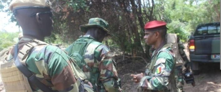 COOPÉRATION INTERARMÉES : Le général Souleymane Kandé nommé au grade d'officier dans l'ordre national de la Légion d'honneur par le Président français Emmanuel Macron