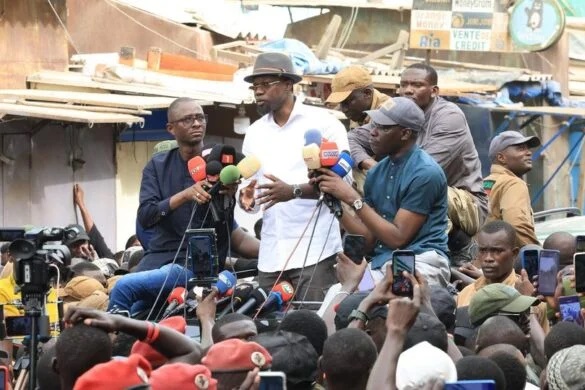 OPÉRATIONS DE DÉSENCOMBREMENT : Ousmane Sonko en croisade contre les occupations anarchiques de la chaussée et des trottoirs