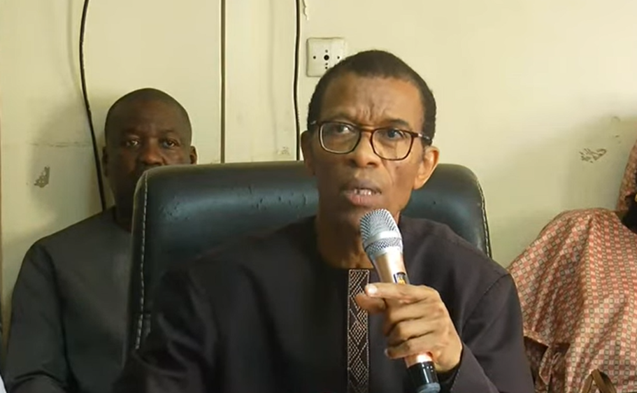 INTIFADA DES TABLIERS ET MARCHANDS AMBULANTS CONTRE LES AGENTS DE LA COMMUNE DE DAKAR-PLATEAU : Le maire Alioune Ndoye dénonce l’inaction de la police et compte poursuivre le désencombrement