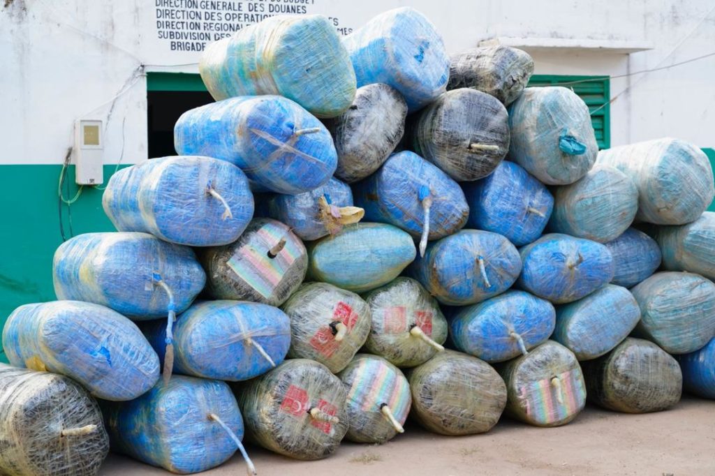 570 kg de chanvre et des flacons de paracétamol saisis